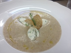 zuppa con 3 noci di ricotta